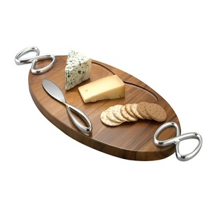 Bandeja rústica de madera con elegantes asas de metal, ideal para decoración de bodas, regalos y servicio de comida tradicional. - Product Image 3