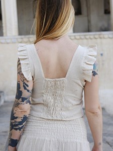 Elegancia Tribal: Top de Algodón Khadi Hecho a Mano con Estampado Geométrico y Bordado Intrincado en el Cuello para Mujer - Product Image 2