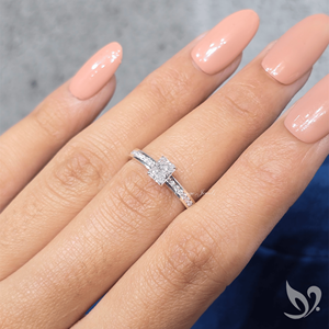 Anillo de compromiso de oro blanco de 10k refinado con banda delicada de diamantes radiantes cultivados en laboratorio de 0.5 ct, certificados por IGI. - Product Image 4