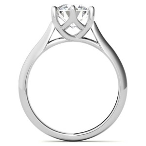 Anillo de compromiso de oro blanco de 18 quilates con moissanita incolora de 1.3 quilates, corte brillante redondo, para ella. - Product Image 6