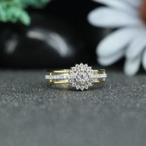 Anillo de Compromiso de Lujo con Halo de Moissanita, Plata de Ley 925, Chapado en Oro |   Anillo de Boda de Doble Banda con Aspecto de Diamante Redondo para Mujer - Product Image 2