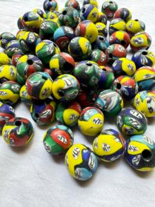 Perles de verre Krobo africaines en gros |   Perles en verre recyclé faites à la main |   Perles colorées en tube et perles rondes en boîte pour la création de bijoux - Product Image 3
