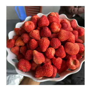 สตรอว์เบอร์รีอบแห้งทั้งลูก ขนมผลไม้หวาน บรรจุภัณฑ์สุญญากาศ แพ็คใหญ่ ผู้ผลิตจากเวียดนาม กระบวนการอบแห้งแบบ FD ปลูกแบบทั่วไป พร้อมรับประทาน - Product Image 2