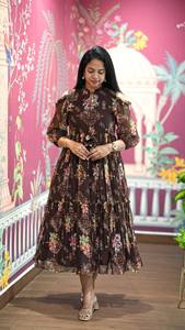 El hermoso diseño con vuelo agrega una elegante movilidad, creando un look encantador y femenino. Vestido maxi de algodón suave. Cotton Celebration Maxi. - Product Image 2