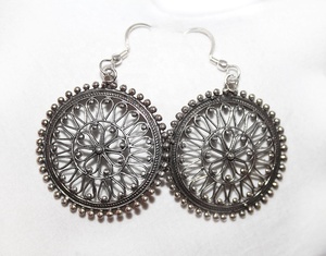 ต่างหูเงินแท้ 925 ชุบออกซิไดซ์ลายดอกไม้แบบจี้ห้อย Memoria Jewels ขายส่ง - Product Image 4