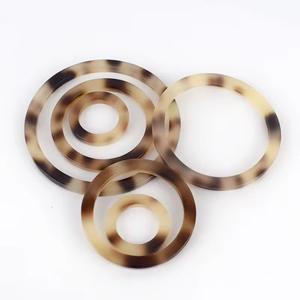 Hebilla de Anillo de Resina Hecha a Mano para Cinturones de Mujer, Ecológica, Duradera, con Acabado Liso - Product Image 2