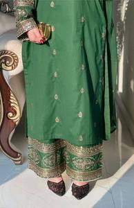 Elegante Conjunto Kurti Palazzo Verde Oscuro Bordado con Dupatta para Mujer, Traje Étnico de Diseñador para Fiesta con Bordado Zari y Hilo - Product Image 3