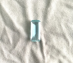 Piedra de aguamarina azul natural de 29.73 quilates con corte octogonal para la elaboración de joyería fina. - Product Image 2