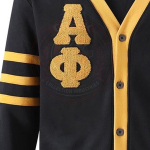 เสื้อคาร์ดิแกน Alpha Phi Fraternity สีดำขอบทอง ปักโลโก้ APA ด้านหน้า ติดกระดุม แขนยาว เสื้อสเวตเตอร์ถักคอวีสำหรับผู้ชาย สวมใส่ในวิทยาลัย - Product Image 6