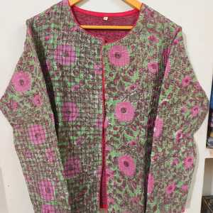 Chaqueta Kantha Acolchada Hecha a Mano, Chaqueta Corta de Algodón para Mujer, Chaqueta Corta Boho Reversible para Otoño e Invierno - Product Image 4