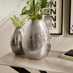 Jarrón Moderno Plateado con Diseño Hueco, Portaflores Geométrico Texturizado para Decoración de Hogar de Lujo, Mesa de Oficina y Sala de Estar - Product Image 6