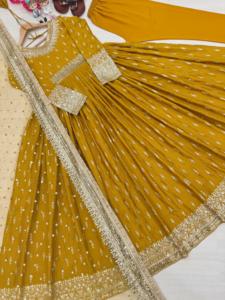 Salwar Kameez traditionnel indien en soie lourde brodée, coupe ajustée, avec dupatta de créateur, manches longues, prêt-à-porter - Product Image 5