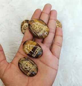 Ojo de Tigre Natural Ovalado Grabado, Amuleto de la Suerte con Piedra Preciosa de Cristal para el Éxito, Protección y Prosperidad, Venta al por Mayor - Product Image 4