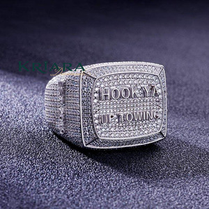 Bague Chevalière Homme en Argent 925 Plaqué Or avec Diamants de Laboratoire Taille Ronde Brillante Style Hip-Hop pour Usage Quotidien - Product Image 3
