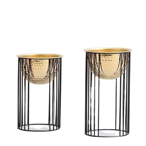 Jardinière tendance avec support ensemble de 2 pour la maison hôtel noir et doré couleur métal moderne support de jardinière Pots de fleurs support de jardinière - Product Image 1