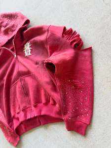 เสื้อฮู้ดซิปแบบดิสเทรสสั่งทำพิเศษสำหรับผู้ชาย ประดับด้วยคริสตัล สไตล์สตรีทแวร์ทรงโอเวอร์ไซส์ ซิปเต็มตัว รับผลิตแบบ OEM แบรนด์ส่วนตัว - Product Image 6