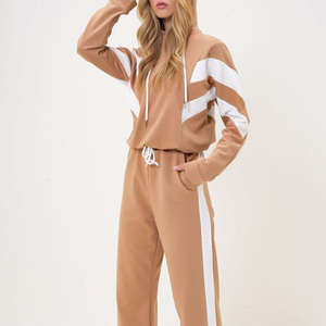 Ensemble de survêtement léger et performant pour femme, personnalisable, séchage rapide, idéal pour l'entraînement et les activités sportives en extérieur - Product Image 1
