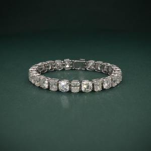Pulsera de tenis para mujer chapada en rodio con diamantes de talla brillante redonda y engaste de púas, joyería clásica para bodas - Product Image 1