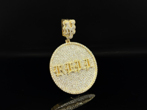 Chaîne pendentif givré en alliage plaqué or avec diamants pour homme The Ice Legacy - Cadeau et Fête - Product Image 3