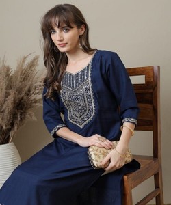 Kurti de Rayón con Bordado Elegante, Prenda Étnica para Fiestas, Precio al por Mayor, Color Azul Marino - Product Image 3