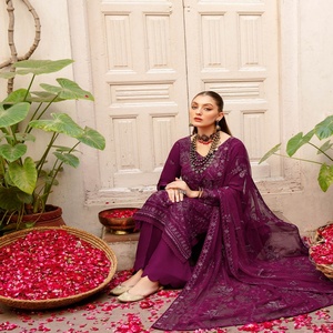 Branded Pakistani Karandi 3-teiliges besticktes Original kleid mit Ramsha-Ausschnitt aus Indien und <span class=keywords><strong>Pakistan</strong></span> Damen bekleidung