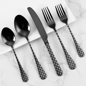 Ensemble de couverts en métal pour table à manger, cuillère et fourchette, idéal pour une cuisine de luxe et une mise en scène élégante - Product Image 4