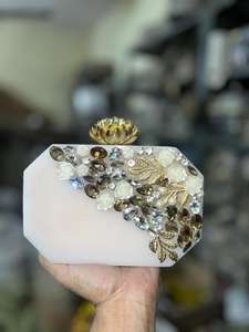 กระเป๋าคลัทช์ทรงครึ่งวงกลมประดับเรซิ่น ตกแต่งคริสตัลและมุก ปิดด้วยแม่เหล็ก สายคล้องโซ่-แฟชั่นลำลอง ลายหิน - Product Image 3