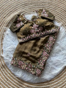 Choli en soie marron avec broderie florale rose pour femmes, tenue traditionnelle indienne pour mariage - Product Image 3