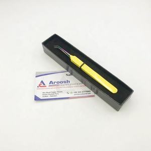 Pince à cils professionnelle de haute qualité en acier inoxydable avec logo personnalisé, à pointe diamantée, 45 degrés, multi-pointes, couleur jaune - Product Image 3