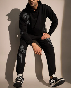 เสื้อฮู้ดดี้สีดำพิมพ์ลายวินเทจทรงโอเวอร์ไซส์สำหรับผู้ชาย ผ้าฟลีซพรีเมียม สวมใส่สบาย สไตล์สตรีทแวร์  รักษาสิ่งแวดล้อม น้ำหนัก 360 กรัม เหมาะสำหรับฤดูหนาว - Product Image 6