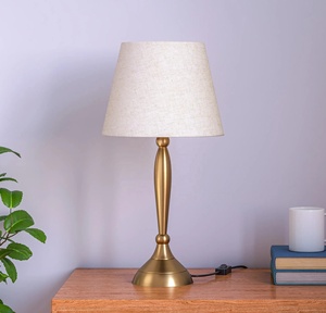 Lampe de table en métal Empire Column avec abat-jour en tissu de lin, finition laiton antique, base robuste, éclairage ambiant chaud - Product Image 5