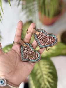 Porte-clés en cuir artisanal unique, motif cœur turquoise, boucles d'oreilles clés, vente chaude, légers - Product Image 3