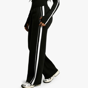 Pantalon en molleton à jambe large pour femme, taille mi-haute avec cordon de serrage, coupe décontractée ample, longueur intégrale, noir uni, en coton respirant, idéal pour l'automne - Product Image 1