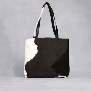 Sac fourre-tout élégant, spacieux et durable avec options personnalisables en cuir de vachette à poils longs style western – Classique pour femme - Product Image 1