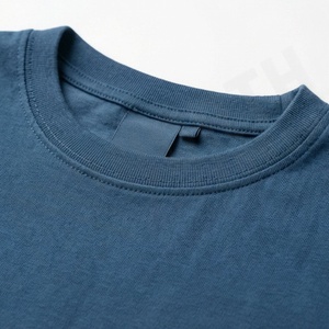 Haut court sexy personnalisé pour femme, couleur unie, ouverture frontale, idéal pour le sport, la gym, le streetwear décontracté et les tenues de mode active. - Product Image 4