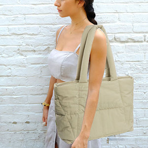 Bolso Acolchado Más Vendido, Bolso de Transporte Suave y Acolchado, Tela Resistente, Nuevo Diseño, Cómodo para el Uso Diario, Compañero de Viaje y Compras - Product Image 2