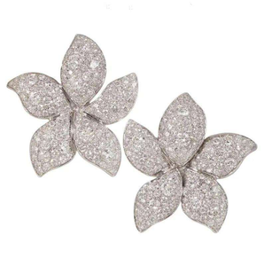 Boucles d'oreilles clous florales en moissanite, serties pavé, bijoux scintillants, cadeau botanique pour femme - Product Image 3