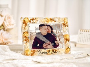 Cadre photo en résine fait main avec fleurs séchées, cadre photo décoratif horizontal pour table, pour la décoration de la maison - Product Image 2