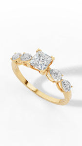 Elegante Anillo de Plata de Ley Sólida con un Diamante Central Radiante de Corte Princesa y Piedras Laterales en Forma de Pera, Anillo de Promesa - Product Image 3