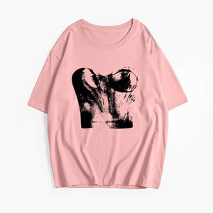 เสื้อยืดโอเวอร์ไซส์สีขาวสำหรับผู้หญิง พิมพ์ลายสีดำ คอกลม แขนสั้น ทรงหลวม ผ้าเจอร์ซีย์คอตตอน 100% - Product Image 5