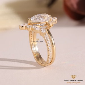 Bague de Mariage Vintage en Or Jaune Massif 14K avec Diamant CVD de Laboratoire Taille Poire 3.00 Carats Couleur F Pureté VVS2 Certifié IGI - Product Image 3