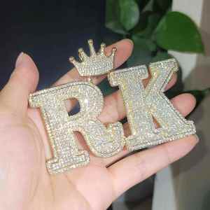 จี้ตัวอักษร RK พร้อมมงกุฎคริสตัลประดับเพชรเทียมชุบทองเครื่องประดับแฟชั่นฮิปฮอปเสน่ห์สำหรับทุกเพศ - Product Image 2