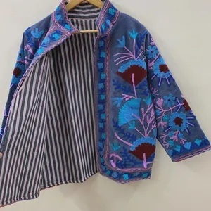 Veste courte en velours brodée de fleurs Suzani pour femmes, faite à la main, style bohème, veste d'hiver ethnique, cadeau pour elle - Product Image 2