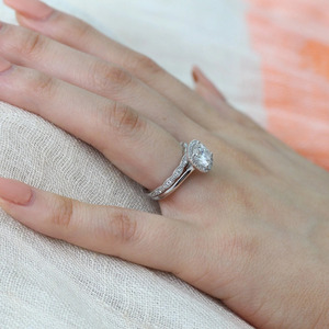 Ensemble de bagues de mariage en or rose avec halo de diamants de laboratoire cultivés - Product Image 4