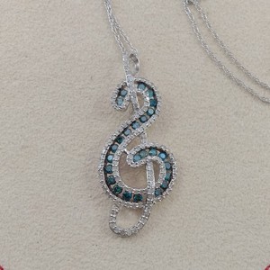 JEWELSPAARK Collar con Colgante de Nota Musical con Diamantes Naturales Blancos y Azules de 1.39 Cttw para Mujer, Plata de Ley 925 con Baño de Rodio 18 - Product Image 1