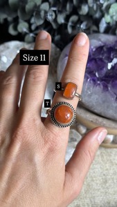 Anillo llamativo de resina con flores y purpurina, joyería artística de resina gruesa para mujeres preocupadas por la moda - Product Image 6