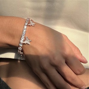 สร้อยข้อมือเทนนิสสำหรับผู้หญิงเพชรโมอิสทรงกลมขนาด5มม. พร้อมผีเสื้อแท้ดีไซน์ใหม่ชุบทอง - Product Image 1
