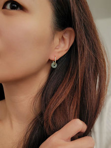 Pendientes de Aro en Forma de Lágrima Verdes Hechos a Mano con Piedra Natural, Chapados en Oro, Estilo Boho Minimalista, con Caja de Regalo Personalizada - Product Image 4