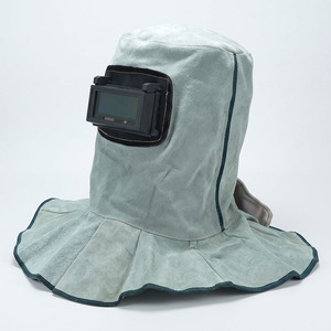Casquettes et capuchons de protection pour soudeurs travaillant sur des projets de fabrication - Product Image 5