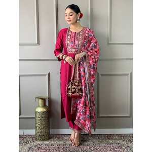 งานปักลายวิสโคสแฟนซีพร้อมพิมพ์ลายพื้นด้านล่างสุดหรู - Product Image 1